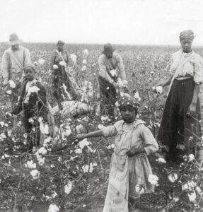 A group of sharecroppers in the early 20th century. Image courtesy of Briscoe Center for American History, University of Texas at Austin.